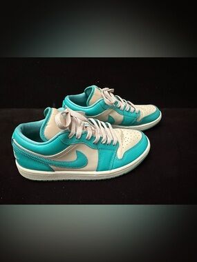 Nike Women's Air Jordan 1 Low sneakers with COA